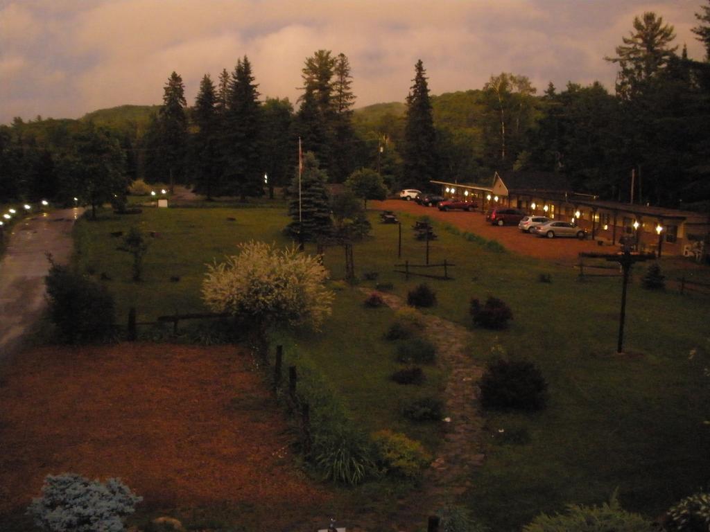 Dwight Riverside Inn Екстер'єр фото