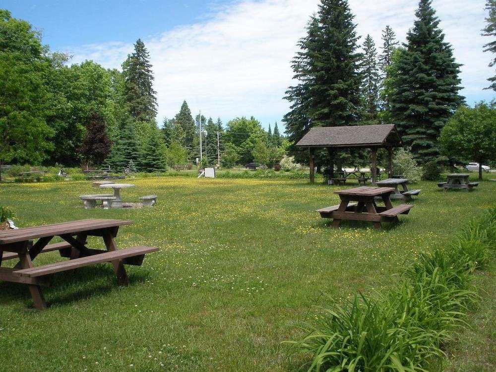 Dwight Riverside Inn Екстер'єр фото