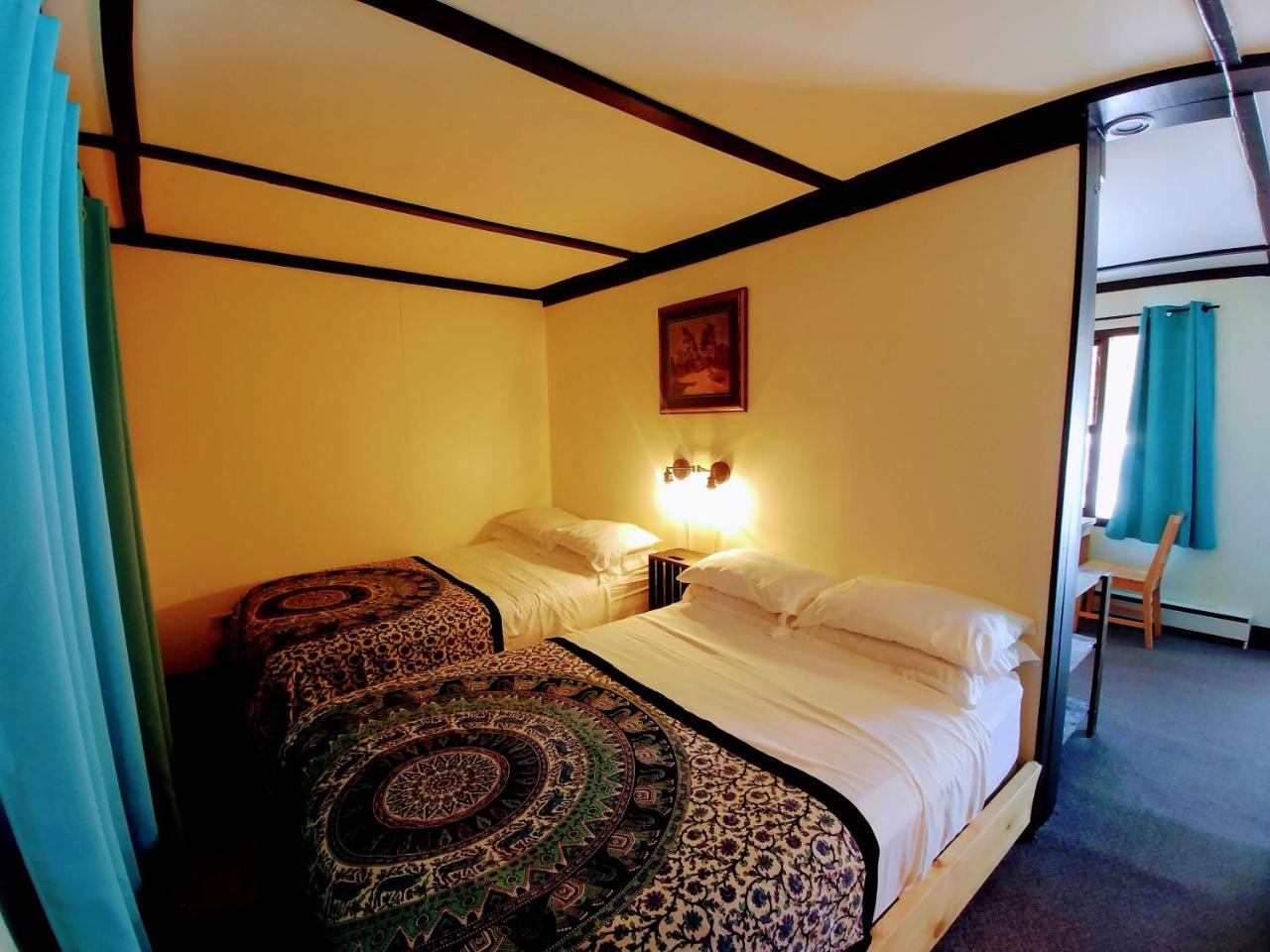 Dwight Riverside Inn Екстер'єр фото