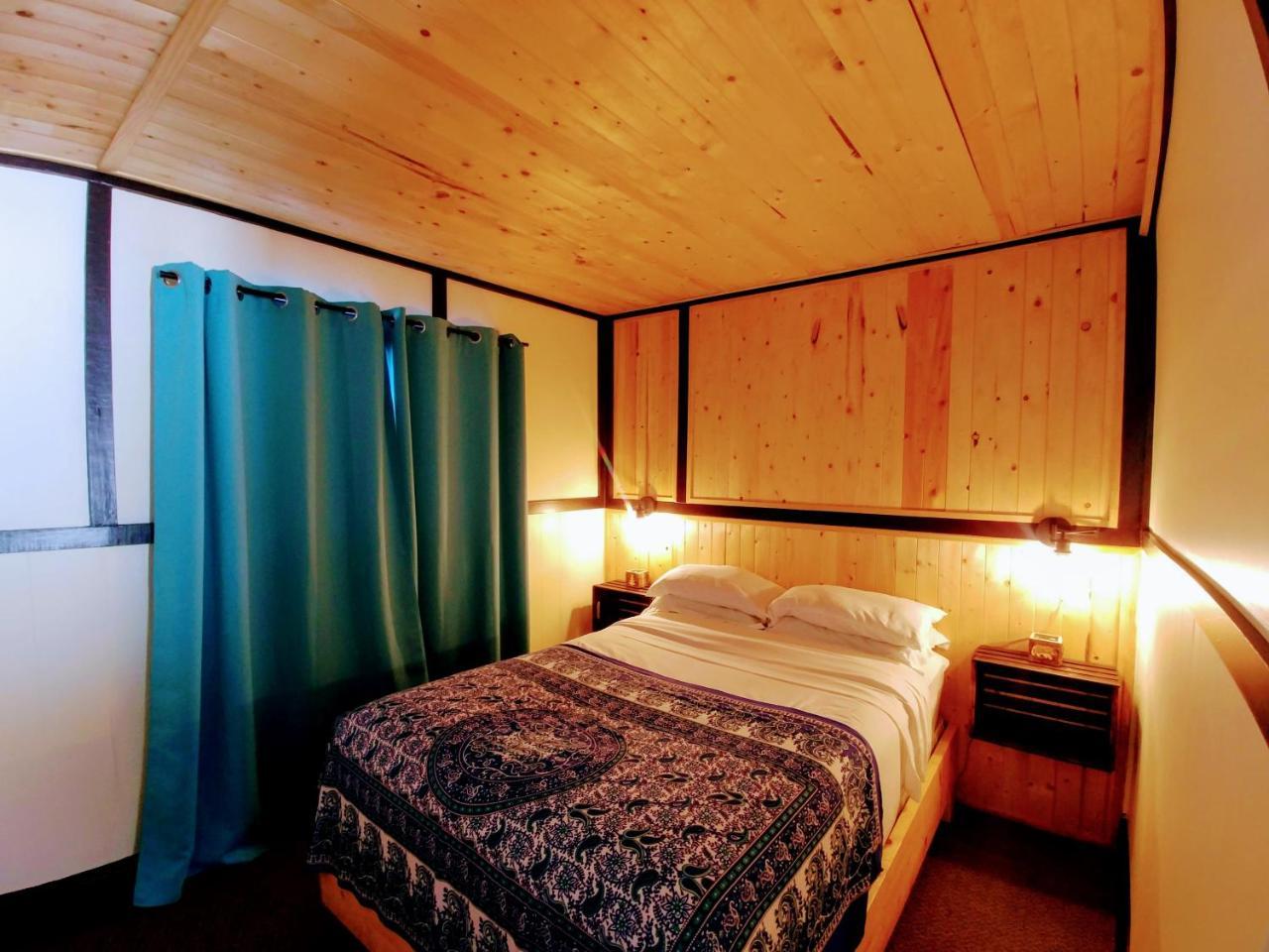 Dwight Riverside Inn Екстер'єр фото