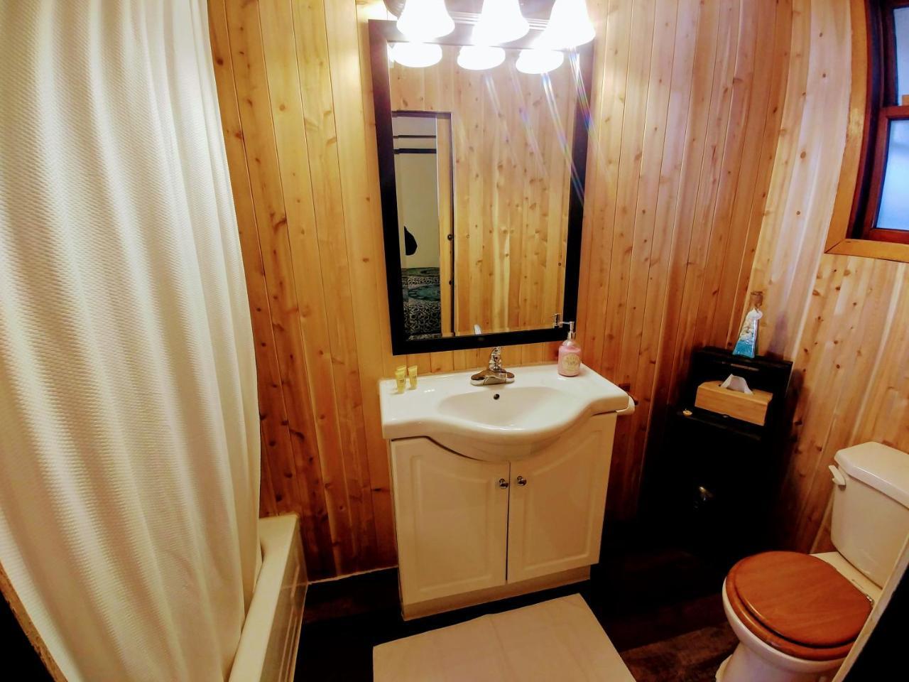 Dwight Riverside Inn Екстер'єр фото