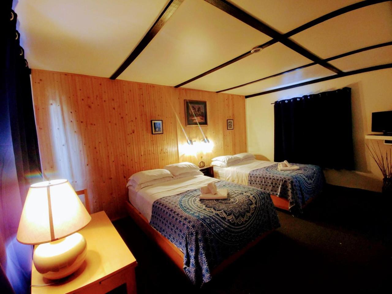 Dwight Riverside Inn Екстер'єр фото