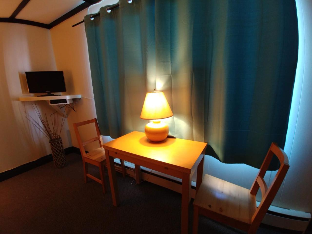 Dwight Riverside Inn Екстер'єр фото