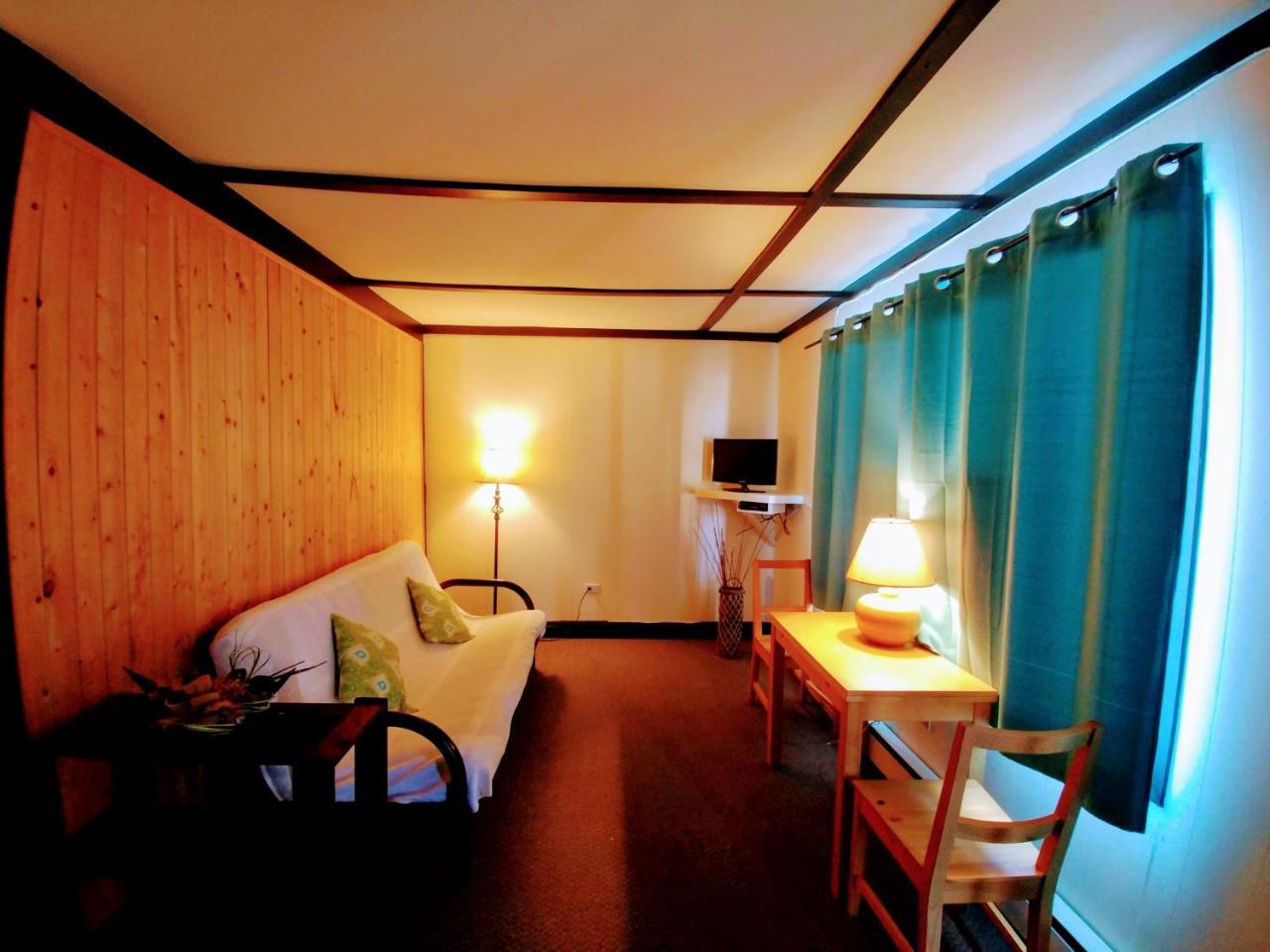 Dwight Riverside Inn Екстер'єр фото