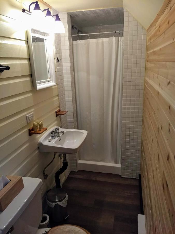 Dwight Riverside Inn Екстер'єр фото